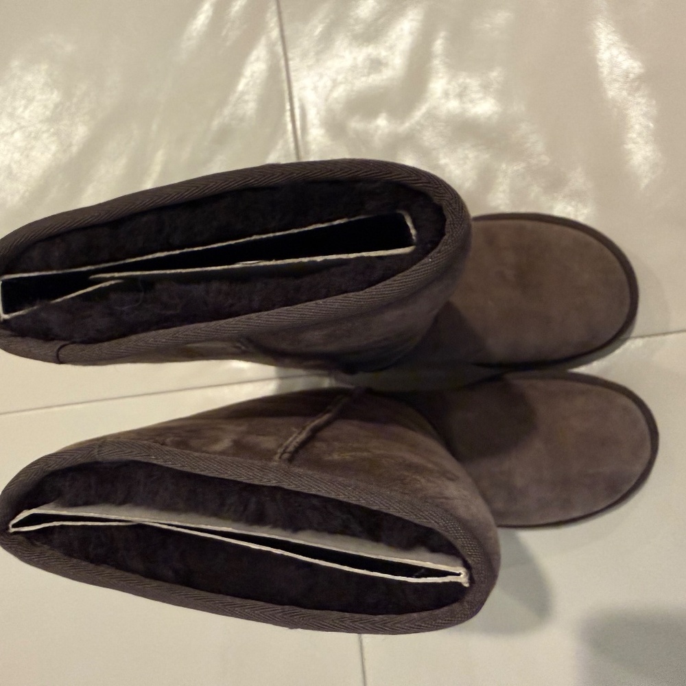 UGG Women's Classic Tall Boots in Chocolate, Size 6 - Picture 3 of 7